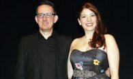 LUCIA TAVIRA SOPRANO Y PIANISTA AGRADECEN LOS APLAUSOS AL FINALIZAR EL CONCIERTO 16